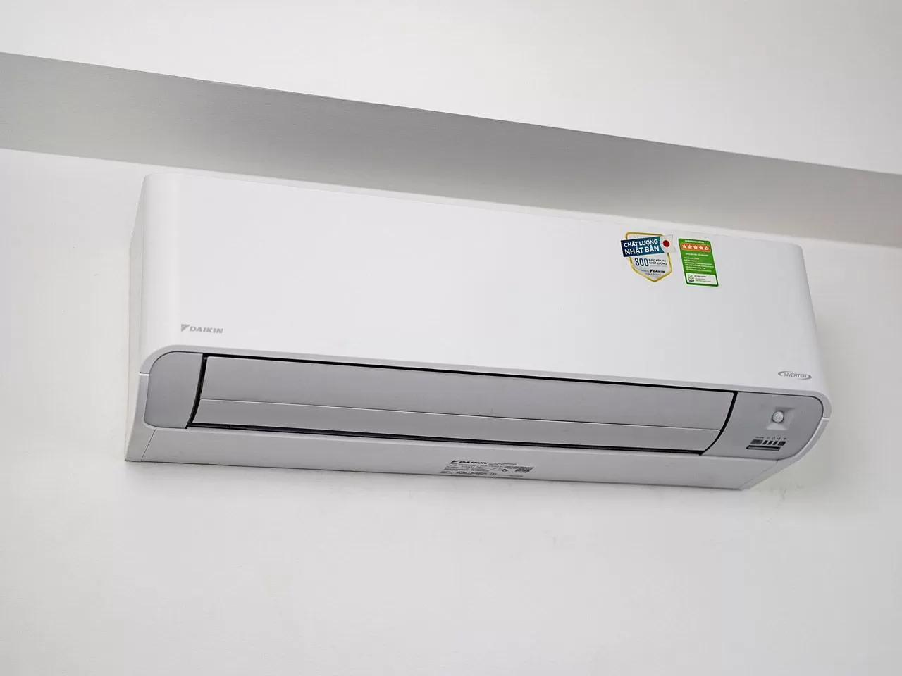 Experience the Daikin FTKZ air conditioner's sterilization, air purification, humidity balance, WiFi...