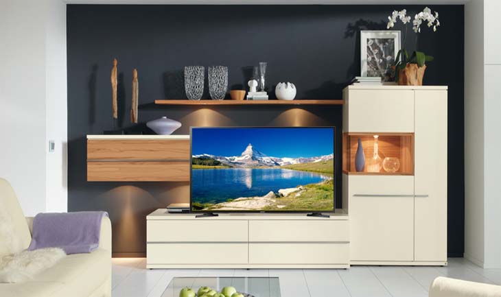 Kiểu dáng tinh tế, sang trọng Smart Tivi Samsung 32 inch UA32N4300 